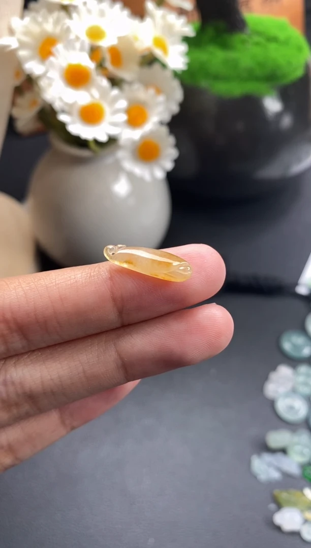 颈饰未镶嵌翡翠冰种裸石