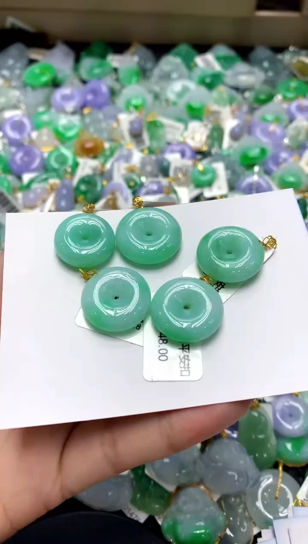 【闪购商品】翡翠颈饰18K金镶嵌11111111（多样性发其一）