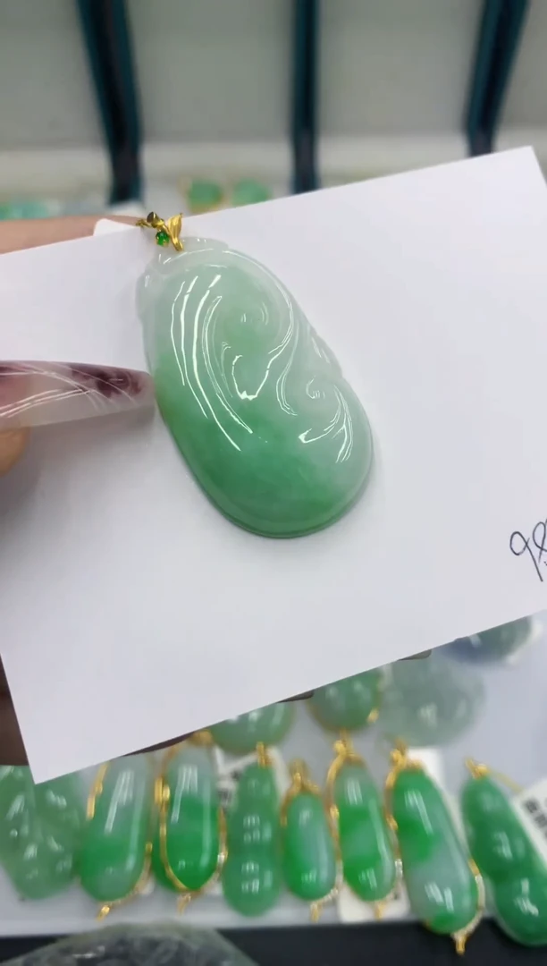 颈饰18K金镶嵌翡翠11111