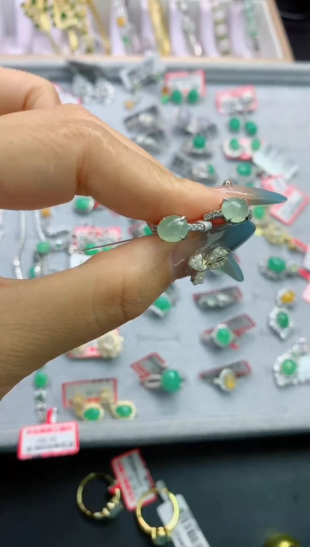 翡翠银S925镶嵌颈饰翡翠 银S925镶嵌 111