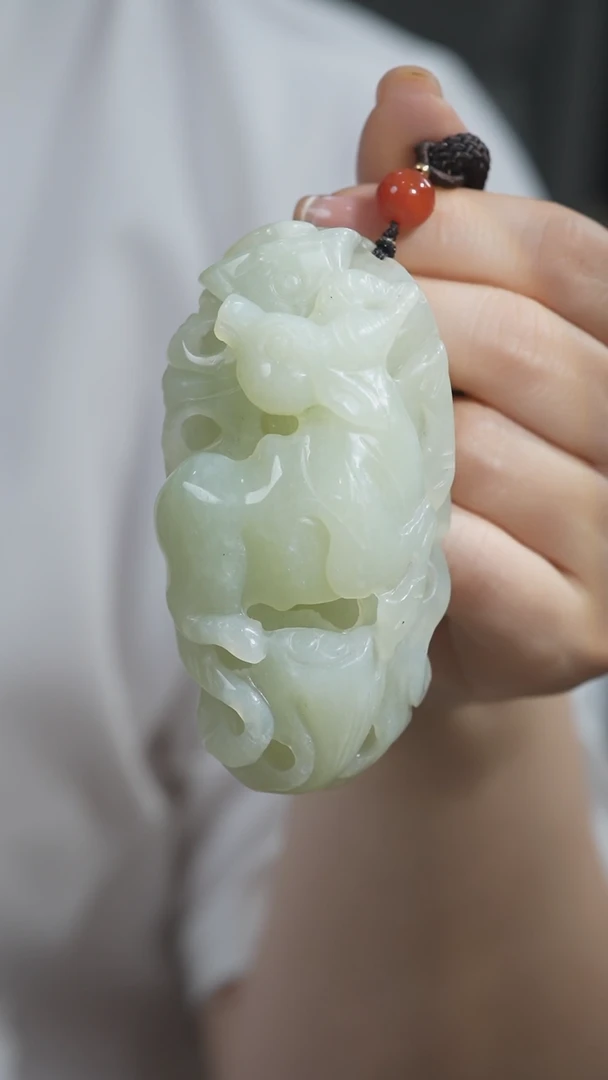 岫玉未镶嵌把件牛