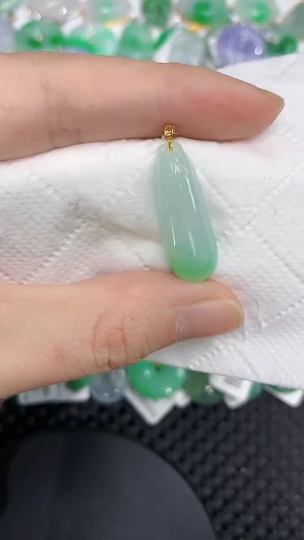 颈饰18K金镶嵌翡翠1111111111111