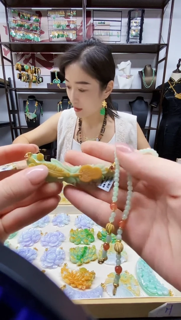 颈饰未镶嵌翡翠吊坠