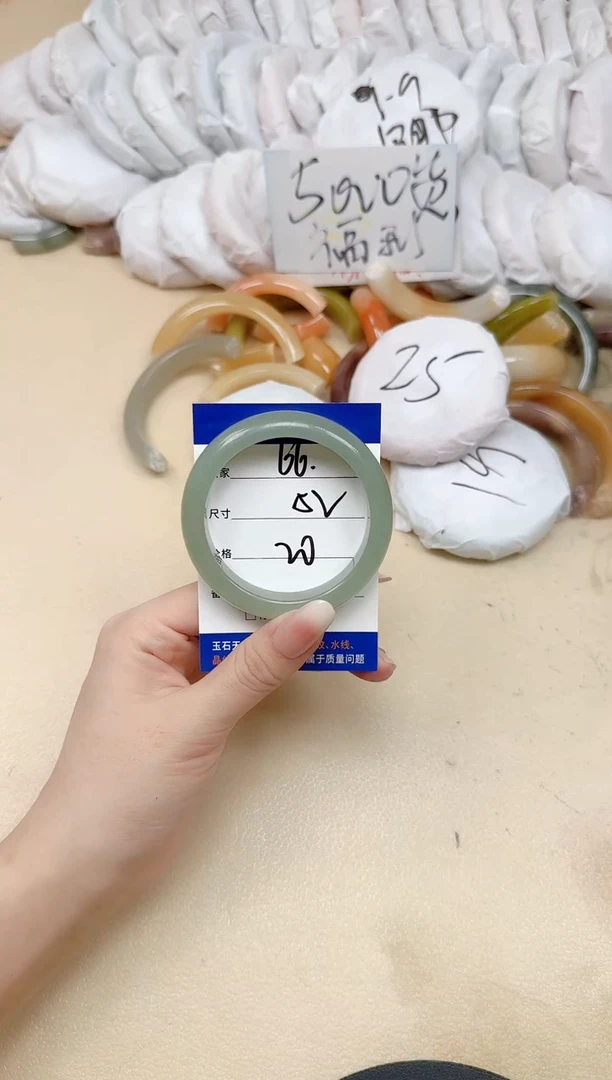 未镶嵌手镯石英质玉66/52