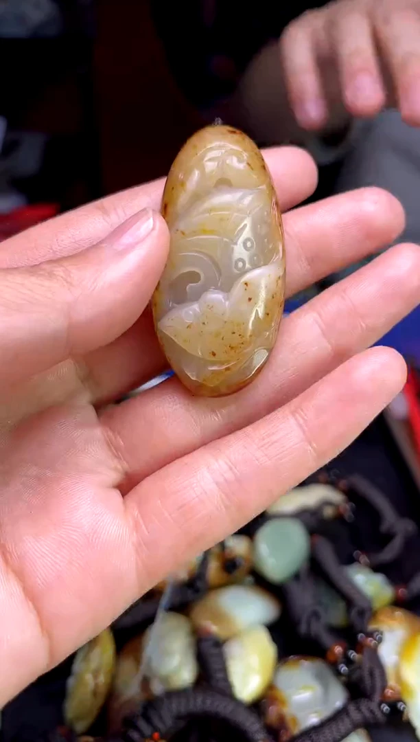 和田玉未镶嵌颈饰1