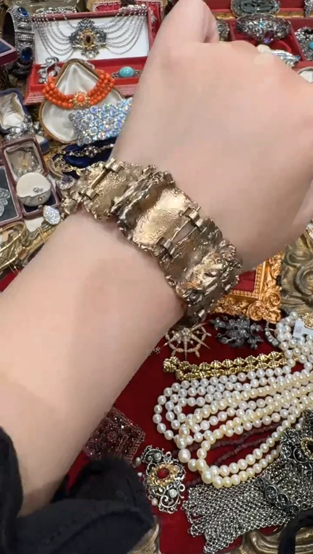 无无老银手链 ，银鎏金，长度17.5cm。戴15-16手围