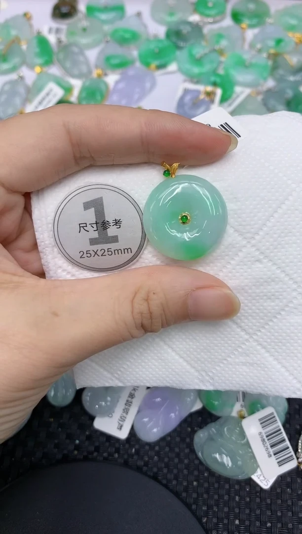 翡翠18K金镶嵌颈饰11111111