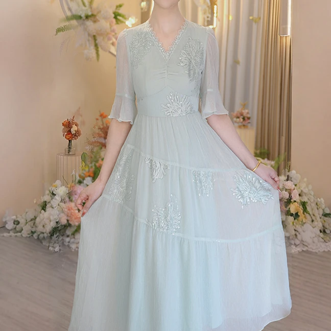 2025年春夏新款休闲风刺绣显瘦连衣裙OHDRI03163