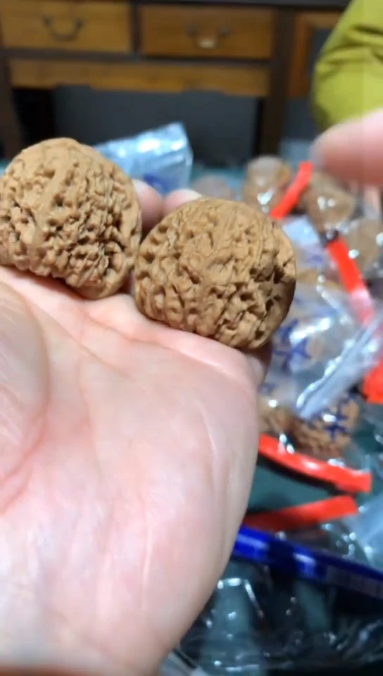 【闪购商品】文玩核桃吊坠南疆核桃