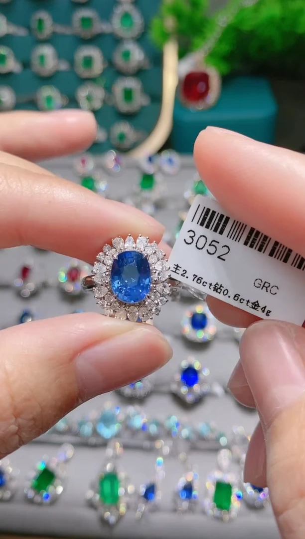 18K金戒指蓝宝石18K金镶嵌.