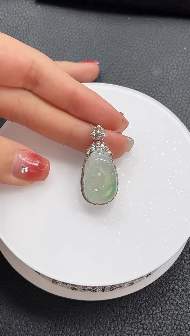 【闪购商品】翡翠颈饰18K金镶嵌如意