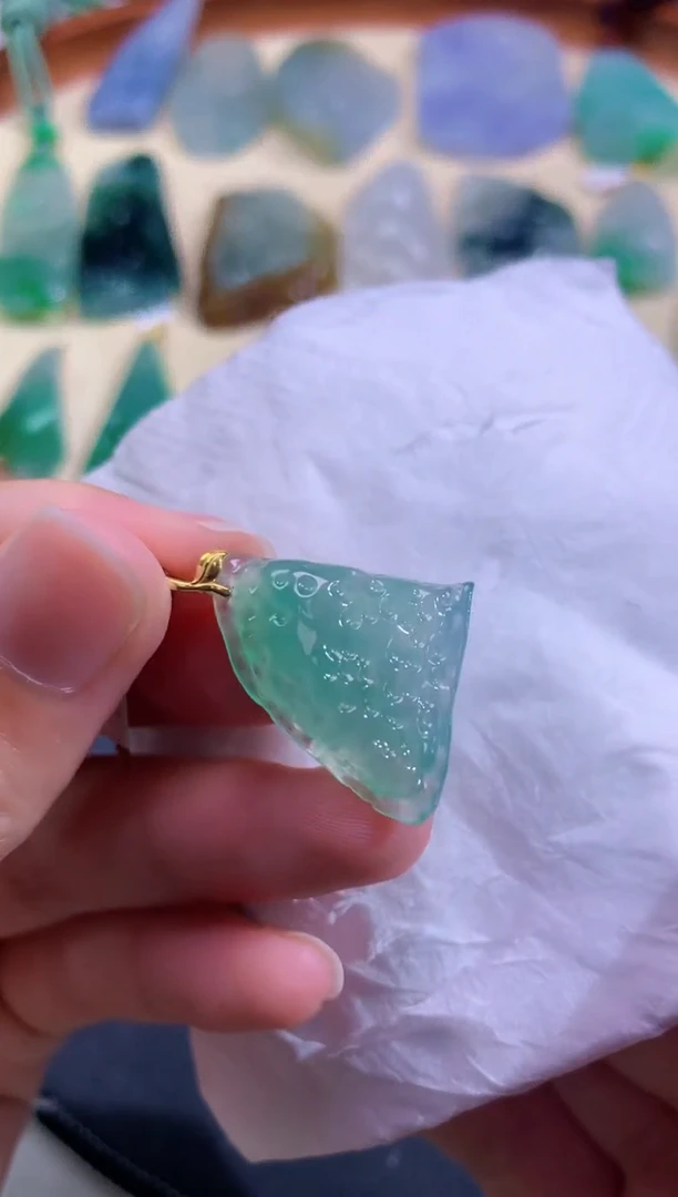 颈饰未镶嵌翡翠