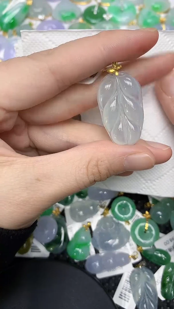 颈饰18K金镶嵌翡翠111111111