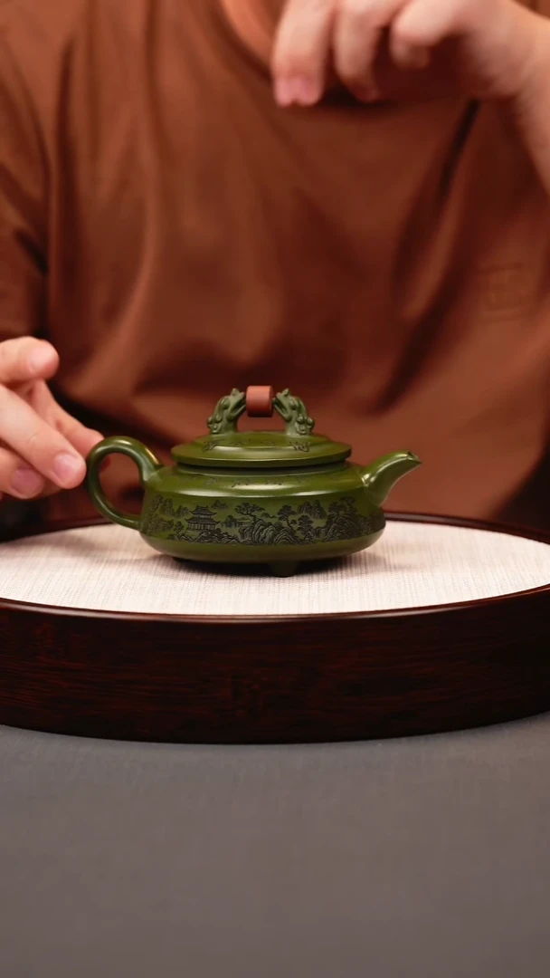 茶壶紫砂绿泥 双龙戏珠 刻绘