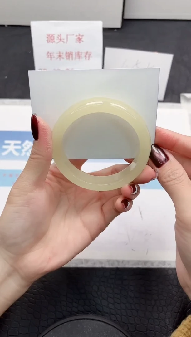 【闪购商品】石英质玉手镯未镶嵌162-56.2