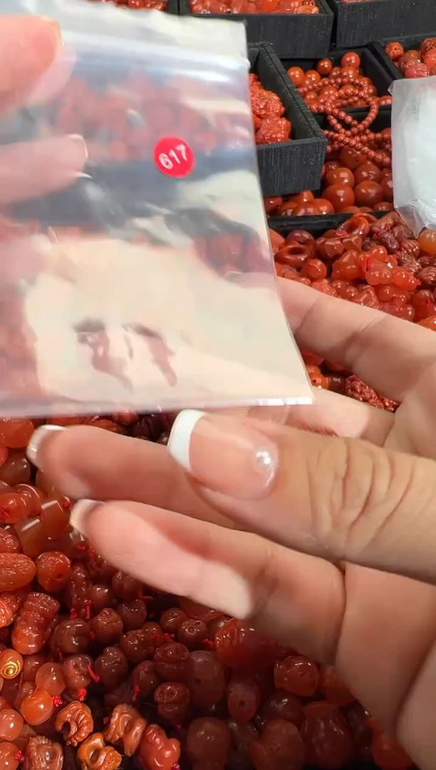 南红玛瑙未镶嵌颈饰1