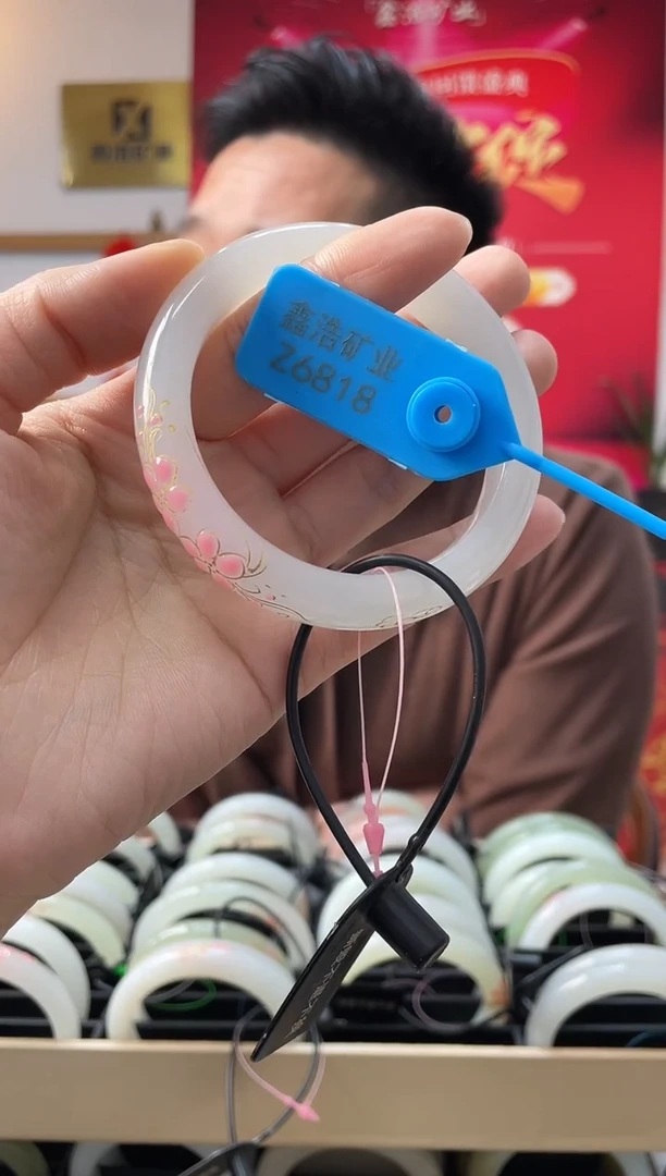 【闪购商品】和田玉手镯未镶嵌白玉Z6818圈口57