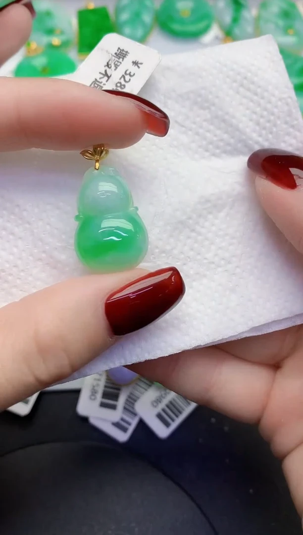 颈饰18K金镶嵌翡翠缅甸天然翡翠A货