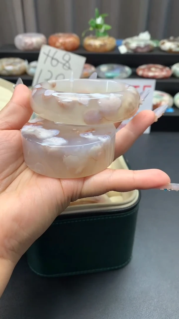 未镶嵌手镯石英质玉（63圈口）赠送镯心