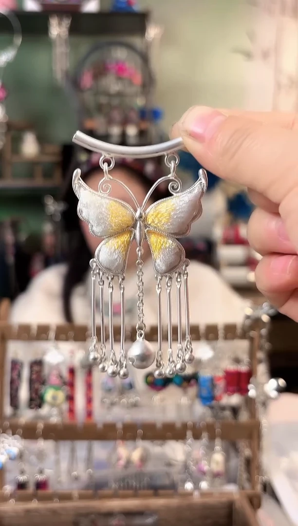 彩云南阁非遗老绣饰品621