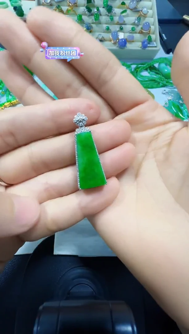 吊坠(不含链)18K金镶嵌翡翠6800