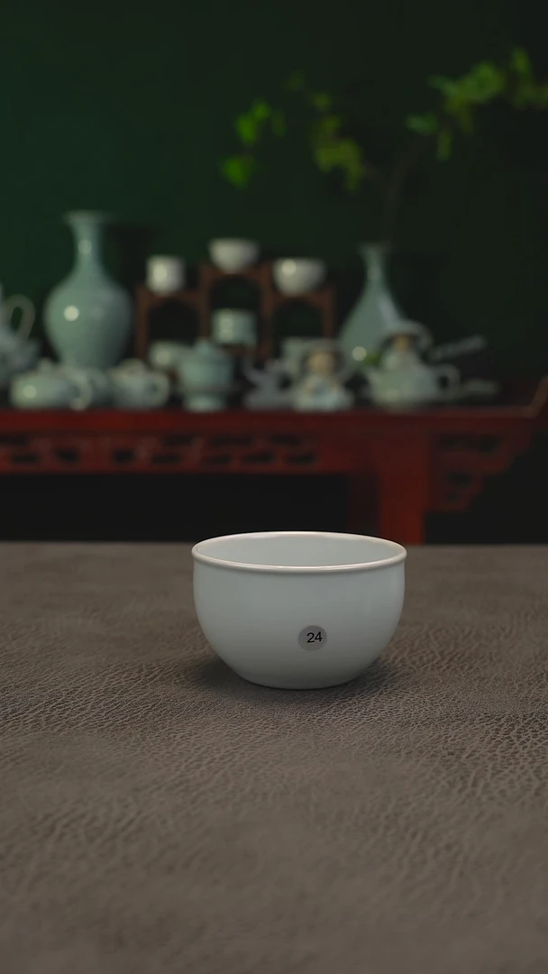 24号月白缸杯无纹大瑕简包~帆