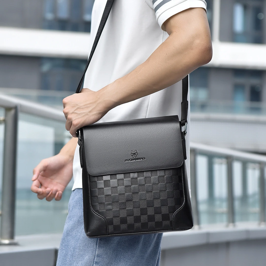 男包单肩斜挎包韩版时尚商务公文包休闲竖款多层大容量商务包男背