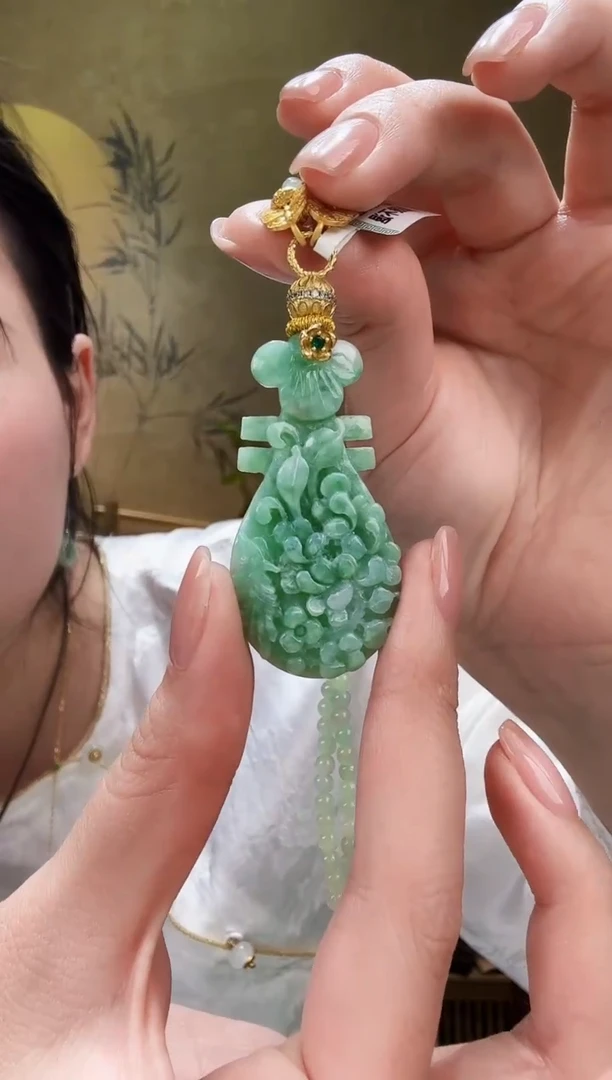 颈饰未镶嵌翡翠吊坠