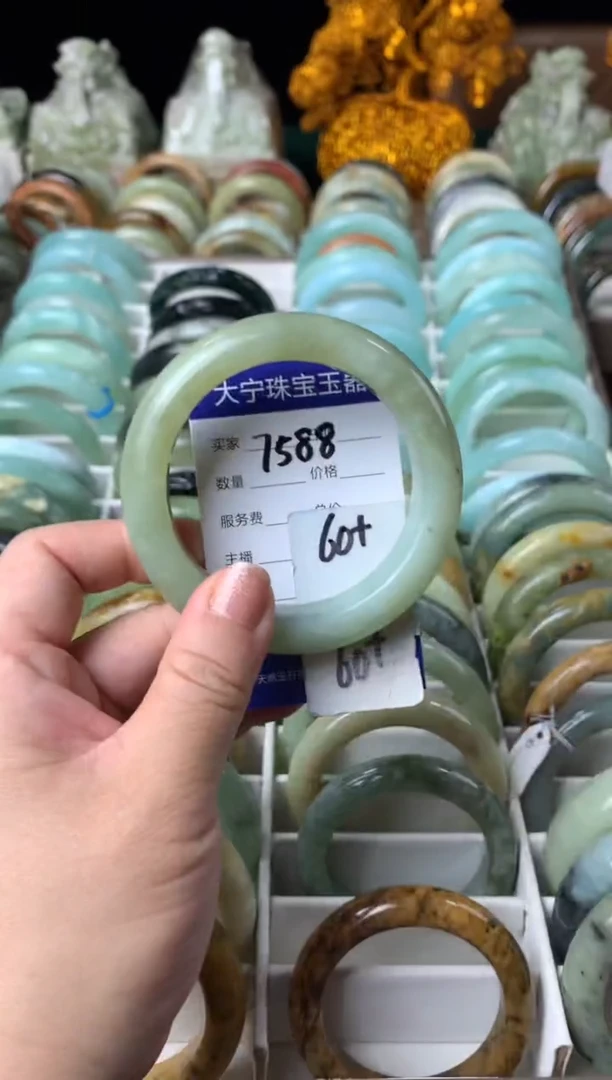 【闪购商品】蛇纹石玉手镯未镶嵌7588
