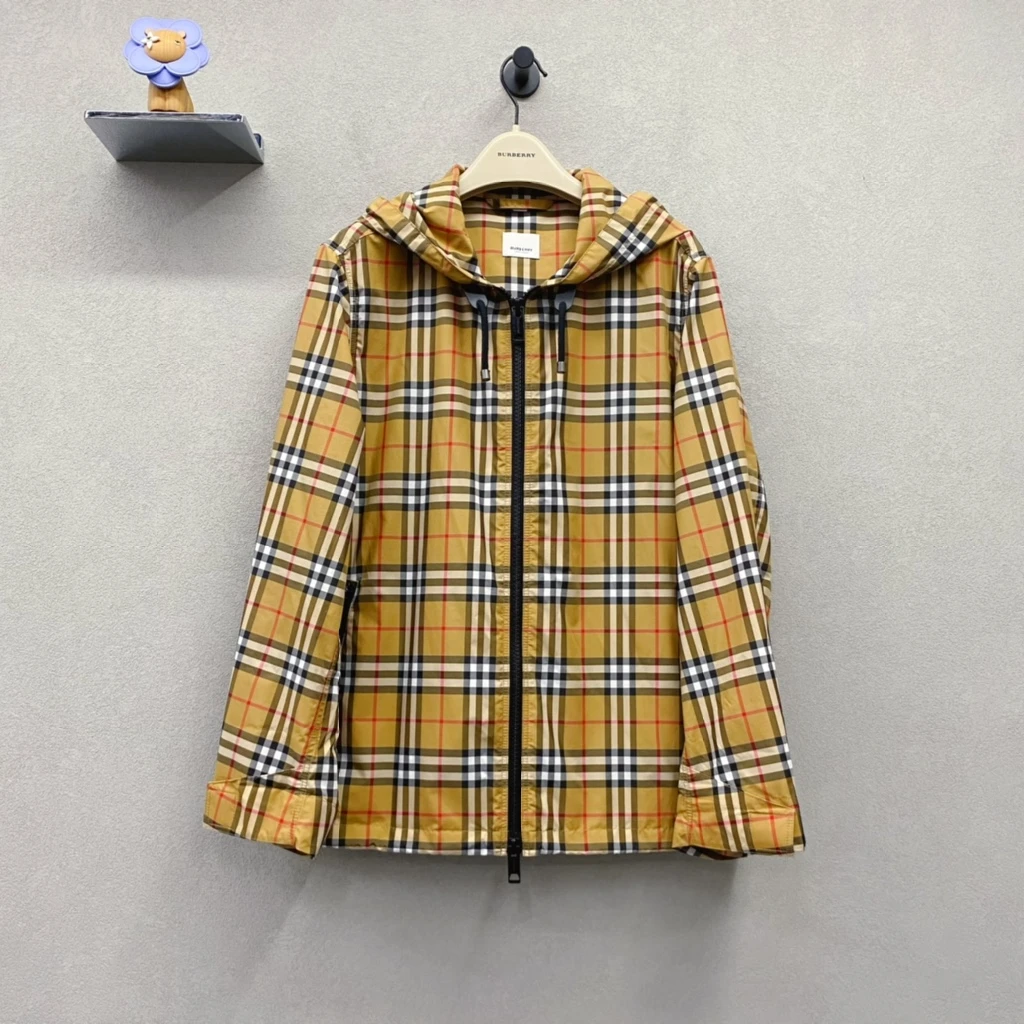 99新 BURBERRY/博柏利 卡其色格纹连帽外套/尺码40/99新/JJ009726