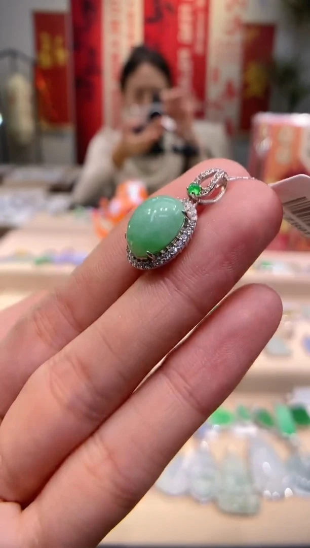 【闪购商品】翡翠吊坠(不含链)银S925镶嵌蛋面