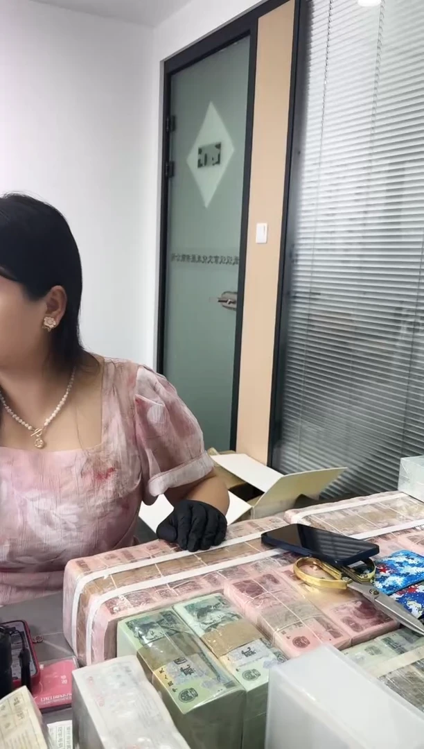 整刀百张连号 中国红 银行保真 05YO 无347