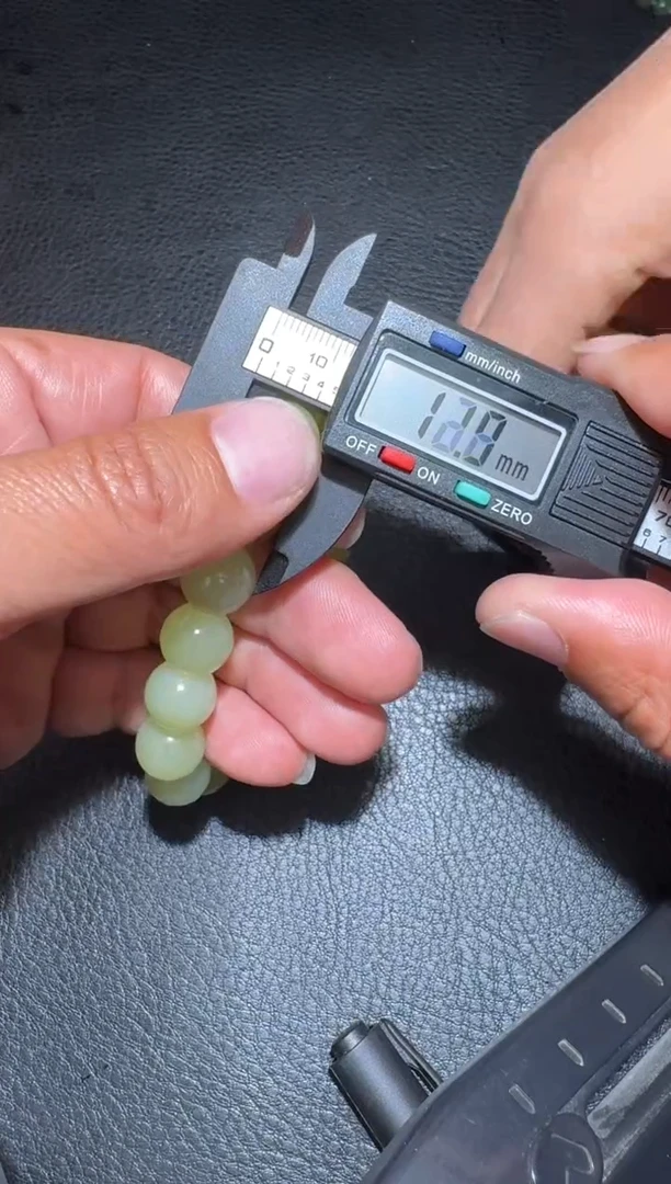 未镶嵌和田玉（糖玉）挂件和田玉