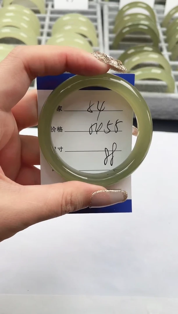 未镶嵌手镯石英质玉湖水绿