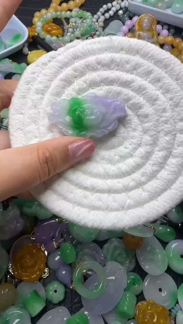 颈饰未镶嵌翡翠天然缅甸翡翠吊坠
