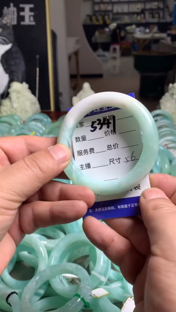 【闪购商品】蛇纹石玉手镯未镶嵌5362