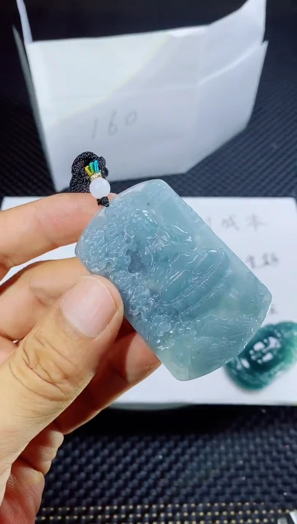 翡翠未镶嵌颈饰
