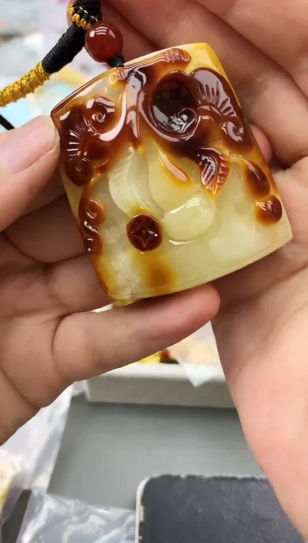 未镶嵌琥珀珠宝奇石258