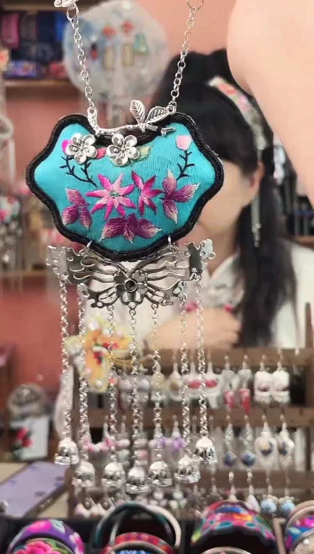 织绣艺枝独绣手工饰品92