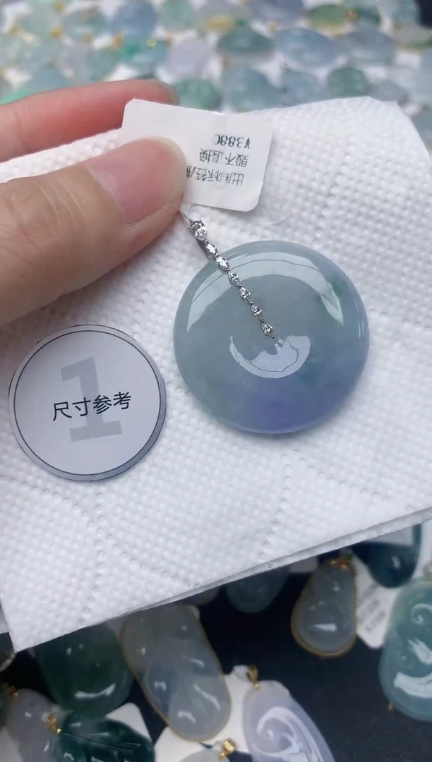 颈饰18K金镶嵌翡翠天然A货翡翠