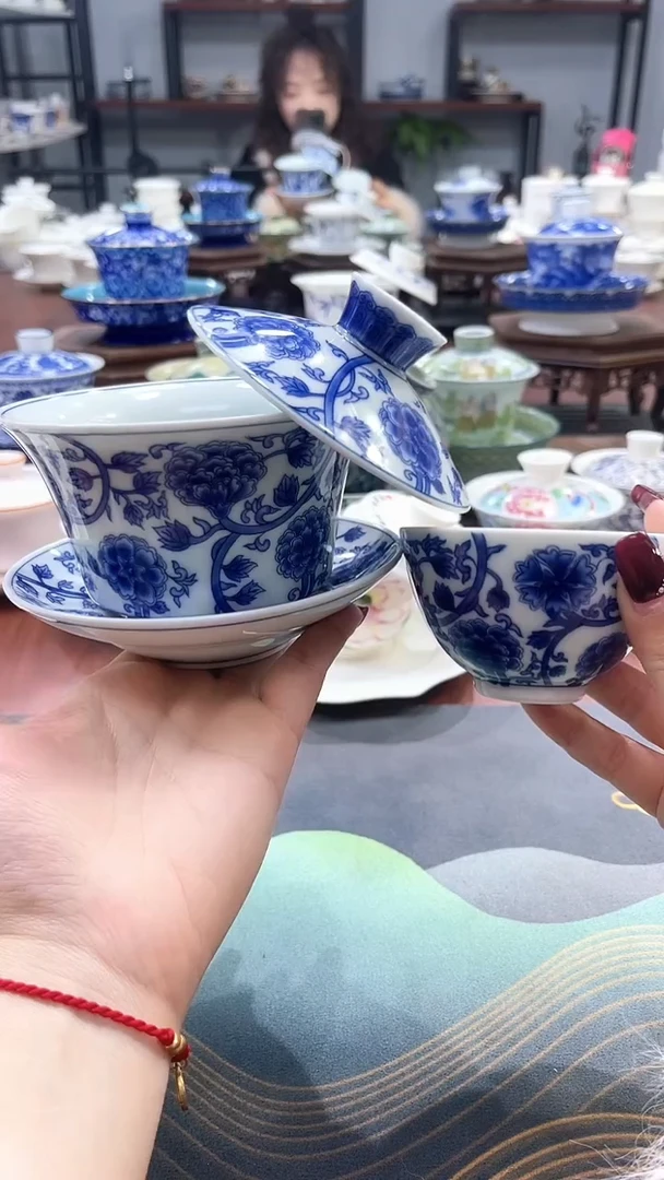 【闪购商品】320仿古釉下彩青花缠枝莲盖碗+1杯