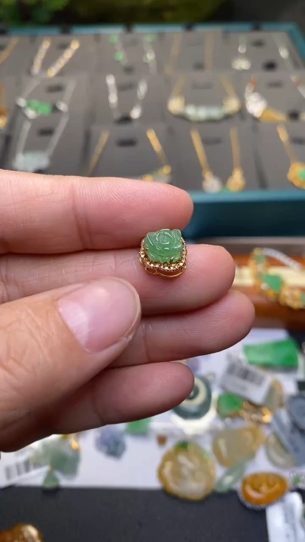 颈饰18K金镶嵌翡翠净货33682