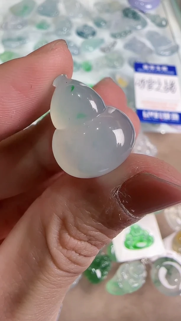 【闪购商品】翡翠吊坠(不含链)未镶嵌··