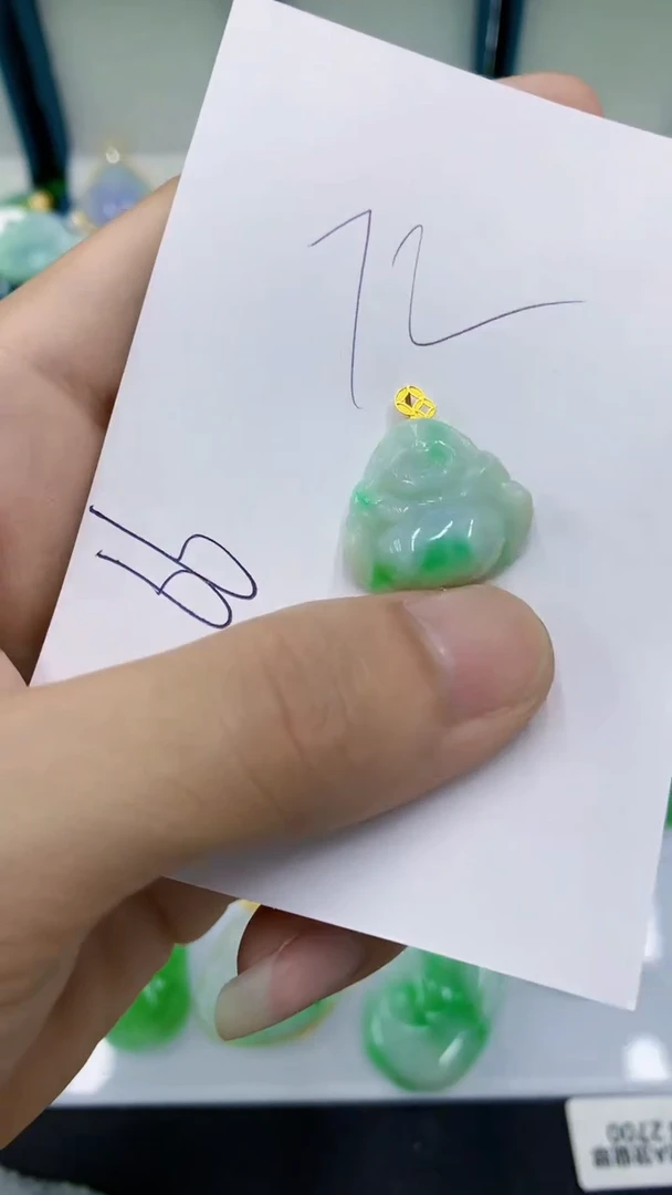 翡翠18K金镶嵌颈饰翡翠