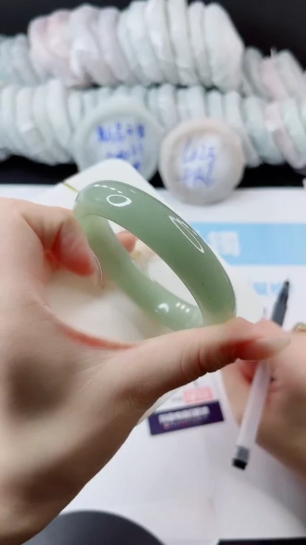 未镶嵌手镯石英质玉多样性发货V79