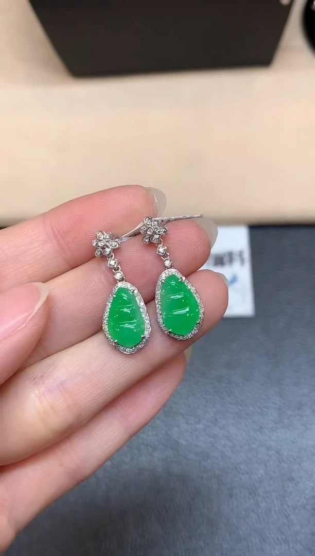 18K金镶嵌翡翠耳饰福豆【无服务费