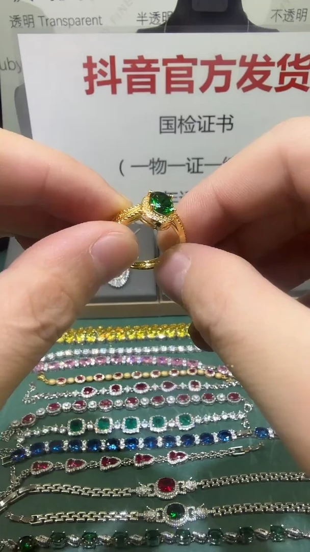 18K金镶嵌戒指祖母绿1