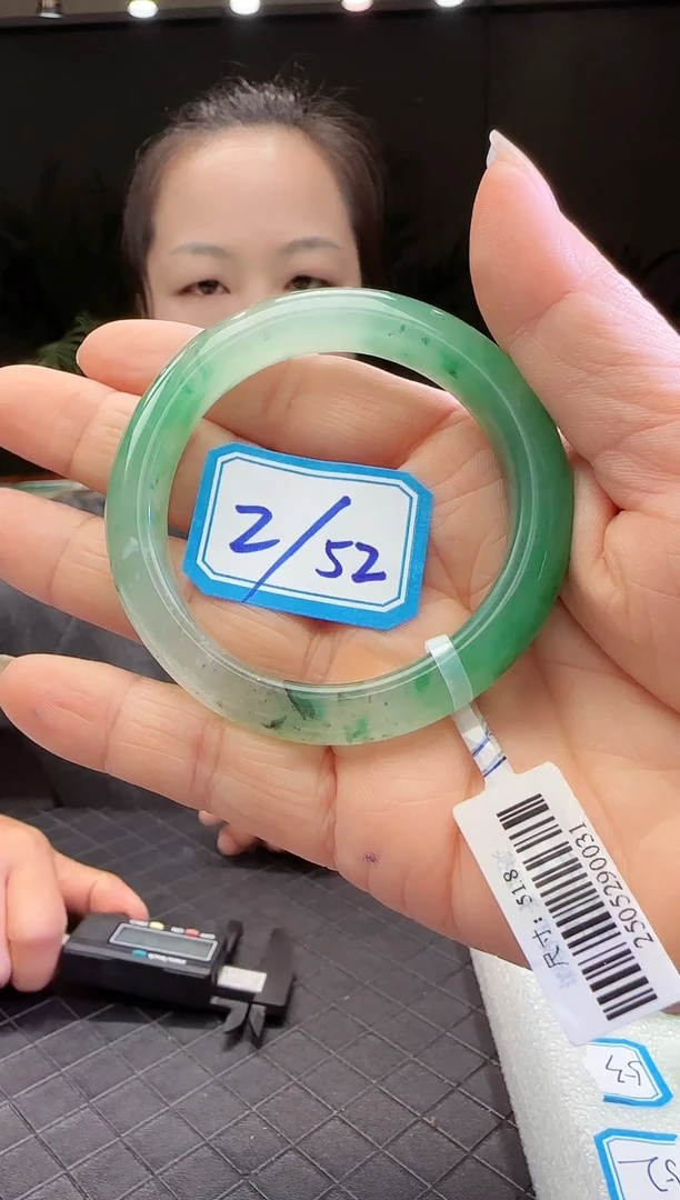 未镶嵌手镯石英质玉52