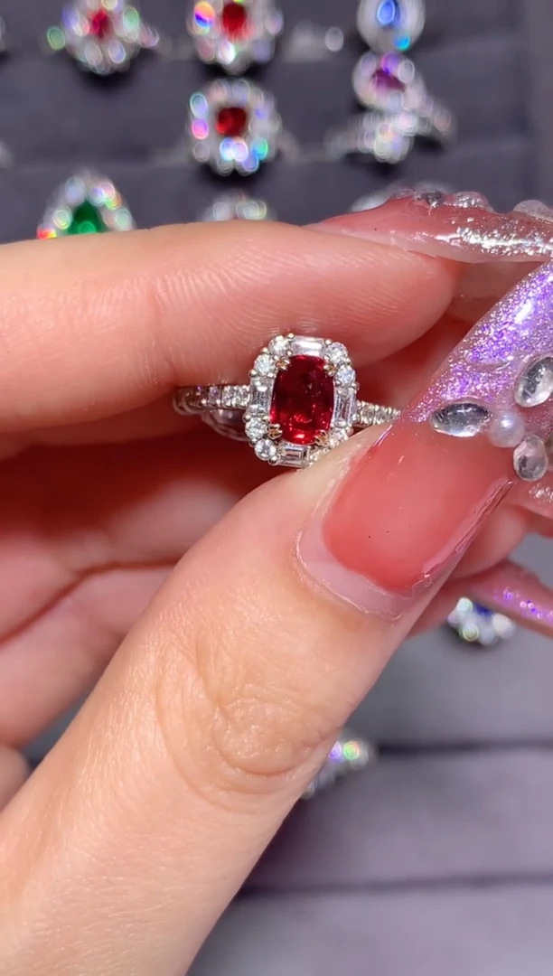 18K金镶嵌戒指红宝石1.01CT