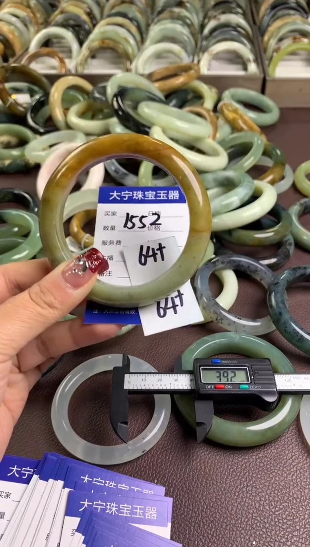 【闪购商品】蛇纹石玉手镯未镶嵌1552